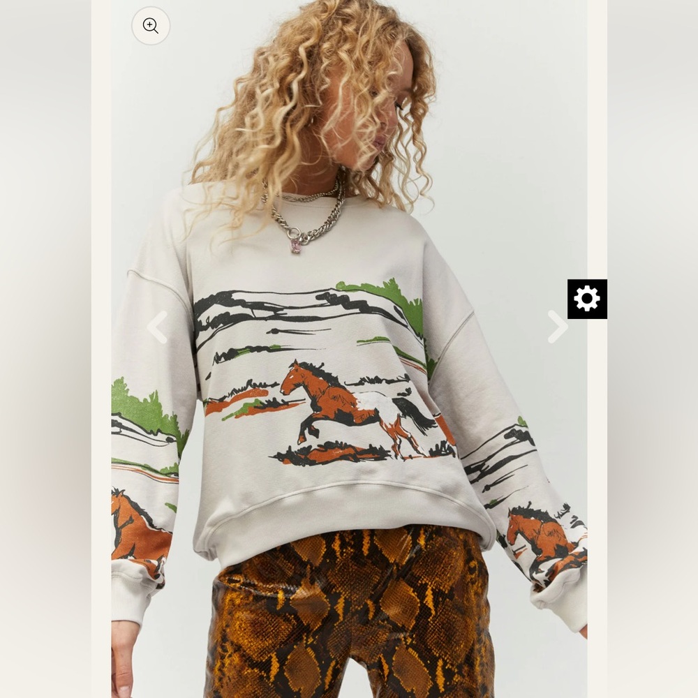 Daydreamer running horses graphic crewneck sweatshirt crew NWT - Picture 2 of 3